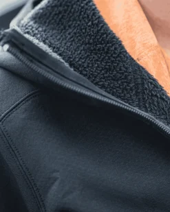 Lifestyle|Hoodies|Simms Fishing Women's Strata 330 Full-Zip Midlayer Hoody Black